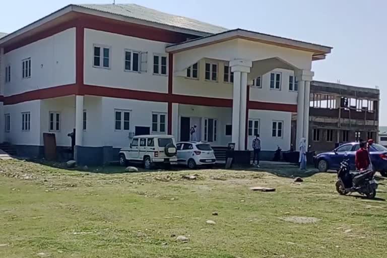 Polytechnic College Bandipora: بانڈی پورہ گورنمنٹ پالی ٹیکنیک کالج میں بنیادی سہولیات کا فقدان