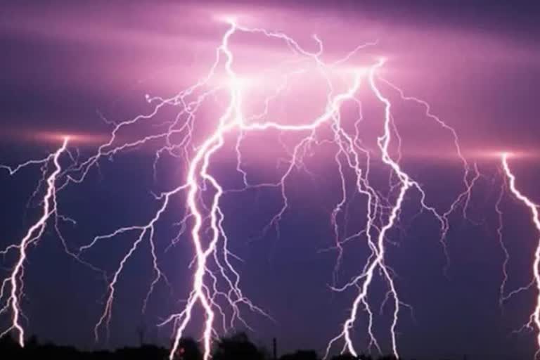 lightening-kills-man-in-budgam