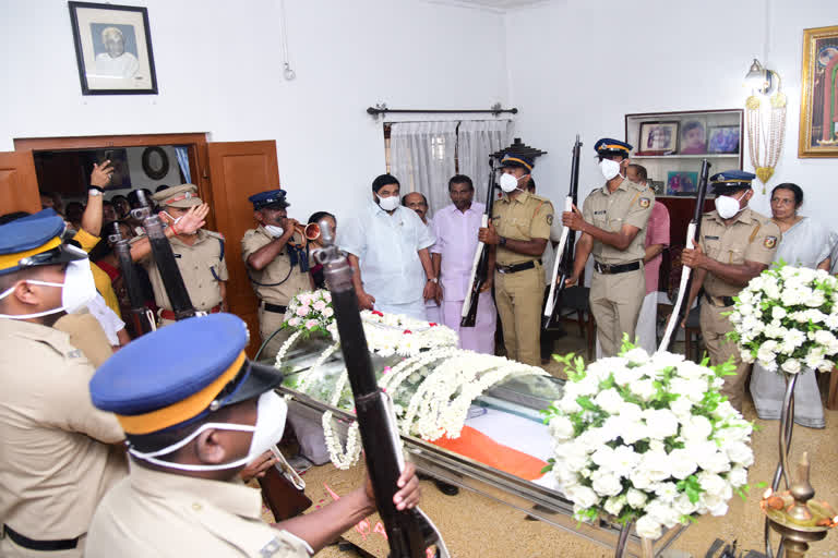 Adv. MP Govindan Nair  Adv. MP Govindan Nair cremation  അഡ്വ. എം.പി ഗോവിന്ദൻ നായർ  എം.പി ഗോവിന്ദൻ നായർക്ക് ഔദ്യോഗിക ബഹുമതികളോടെ വിട