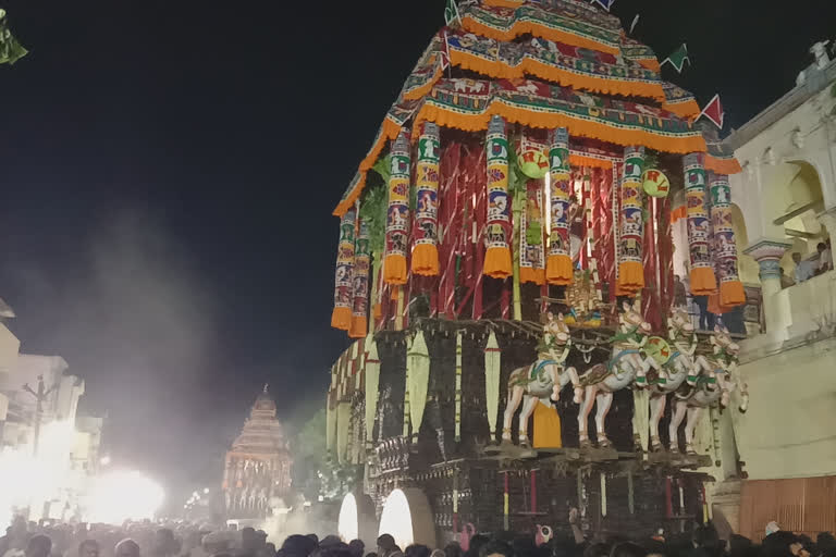 MADURAI MEENAKSHI SUNDARESWARAR Chariot festival மாசி வீதிகளை வலம் வரும் மீனாட்சியும் சொக்கநாதரும் மதுரை சித்திரைத் திருவிழா தேரோட்டம்