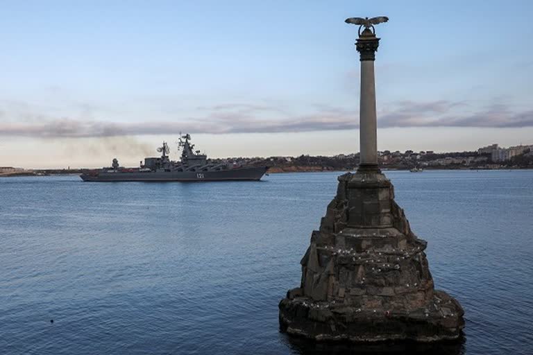 Russian warship sinks in Black Sea