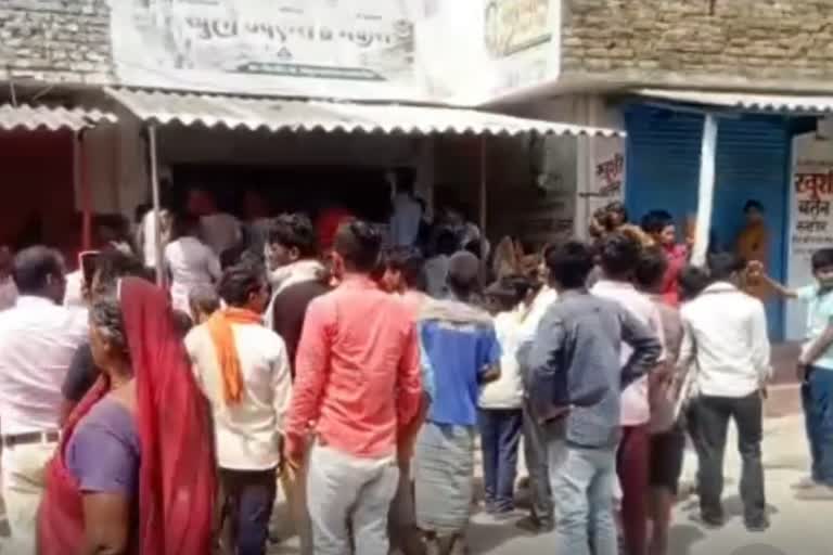 दो ज्वेलरी शॉप से लगभग 25 लाख के गहनों की लूट