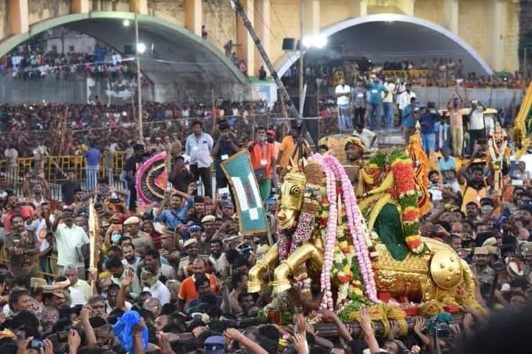 வைகை ஆற்றில் இறங்கிய கள்ளழகர்!