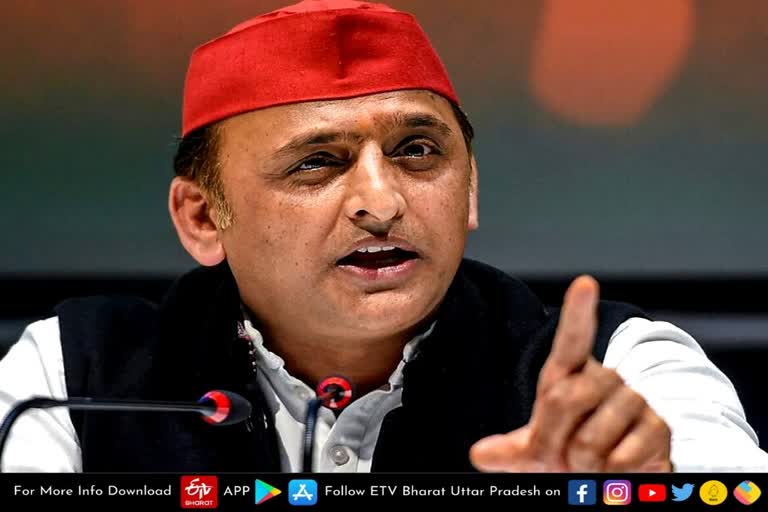 akhilesh tweet on lakhimpur loot,lakhimpur kheri  Lakhimpur Kheer latest news  etv bharat up news  उचक्कों ने लूटी लड़की की चेन  लखीमपुर में भगवा गमछा  गमछे से पहचानिए लुटेरा कौन  The thieves robbed  robbed the girl chain  wrapped in saffron  सपा अध्यक्ष अखिलेश यादव  चेन स्नेचिंग की घटना  भगवा गमछा लपेटे उचक्कों ने लूटी लड़की की चेन