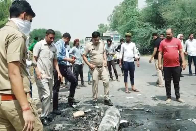 people burnt alive in car in panipat