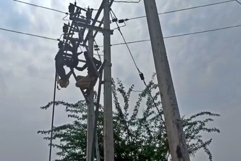 Gescom Linemen seriously injured in an accident at Kalaburagi