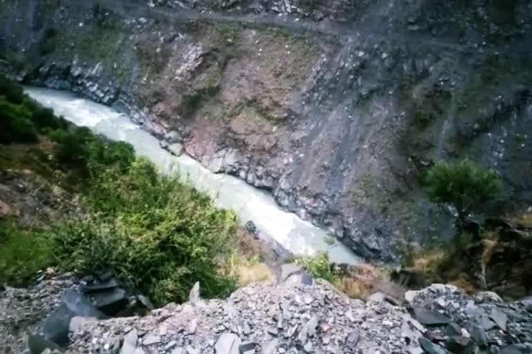 Car fell into Ravi river in Bharmour