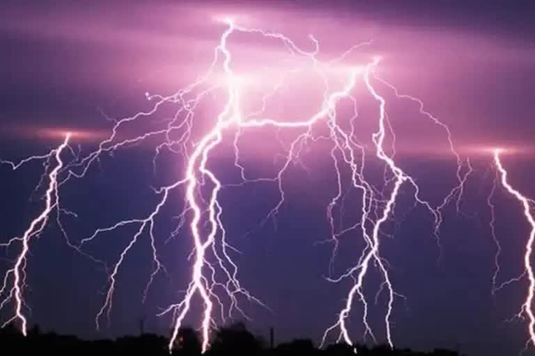 Two died due to thunderbolts in Gadag