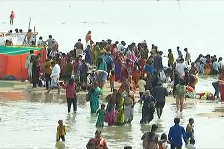 Pranahitha pushkaralu: సండే ఎఫెక్ట్.. భక్త జనసంద్రంగా మారిన ప్రాణహిత నదీ తీరం