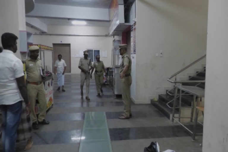 நெல்லையில் நாட்டு வெடிகுண்டு வீசிய இருவர் கைது