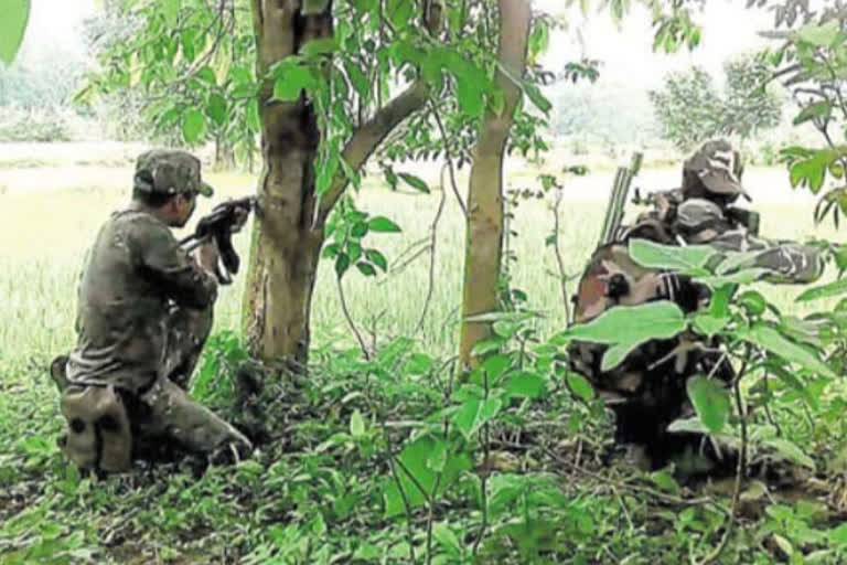 4 jawans injred as Maoists fire at Darbha camp in Chhattisgarh's Bijapur | ETV Bharat