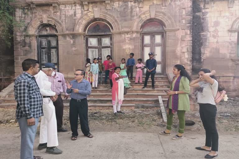 Heritage walk in Bhuj : આપણું ભવિષ્ય ઘડવા માટે ભૂતકાળને જોવું જરૂરી છે, વર્લ્ડ હેરિટેજ ડે નિમિતે ભુજમાં હેરિટેજ વોક યોજાઈ