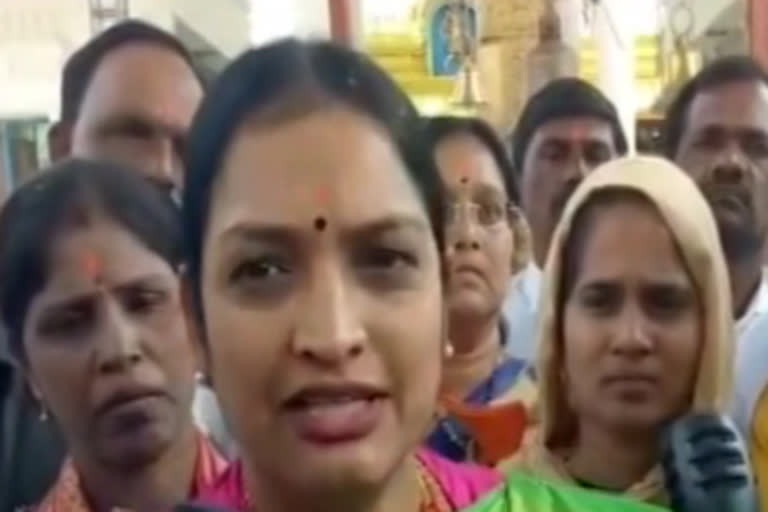 minister Usha Sri Charan reacts on baby girl death at her procession in ananthapur