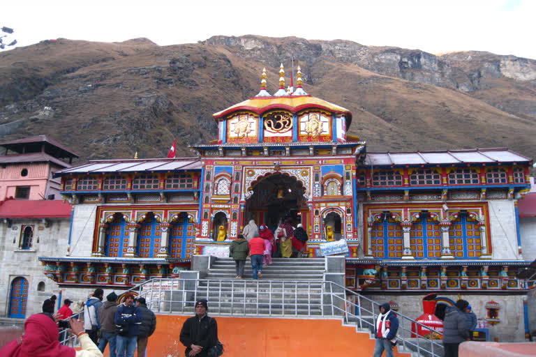 badrinath dham door