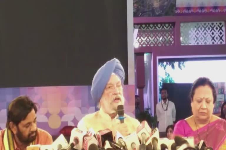 Petroleum Minister Hardeepsinh puri in Surat : અન્ય દેશોની સરખામણીમાં ભારત સરકારે પેટ્રોલના ભાવમાં ઓછો વધારો કર્યો છે