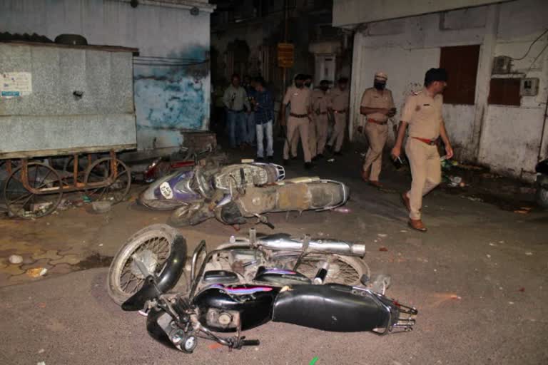 Stone pelting between two groups in Vadodara's Raopura