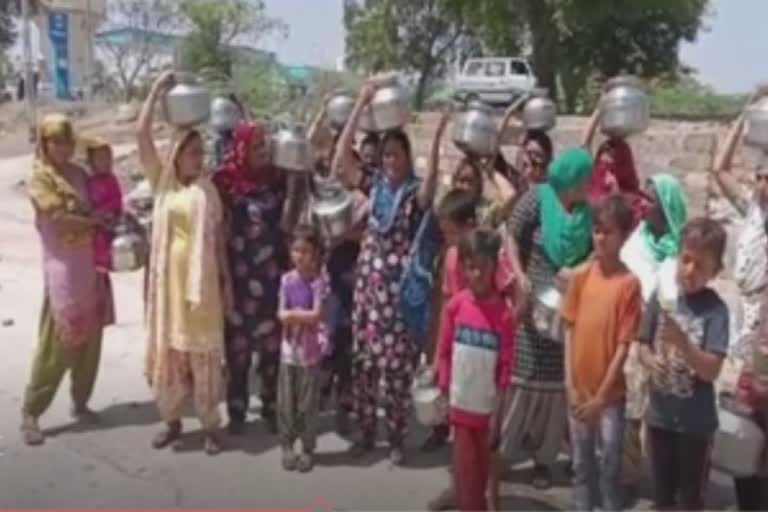 Water Problem in Summer : દ્વારકામાં સલાયા બંદરના લોકો પાણી વગર ત્રસ્ત ને તંત્ર પાણીના વેપારમાં મસ્ત