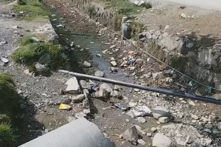 Zaingair Canal Dilapidated In Baramulla: آبپاشی نہر کی مرمت نہ ہونے کی وجہ سے علاقے کے لوگ پریشان