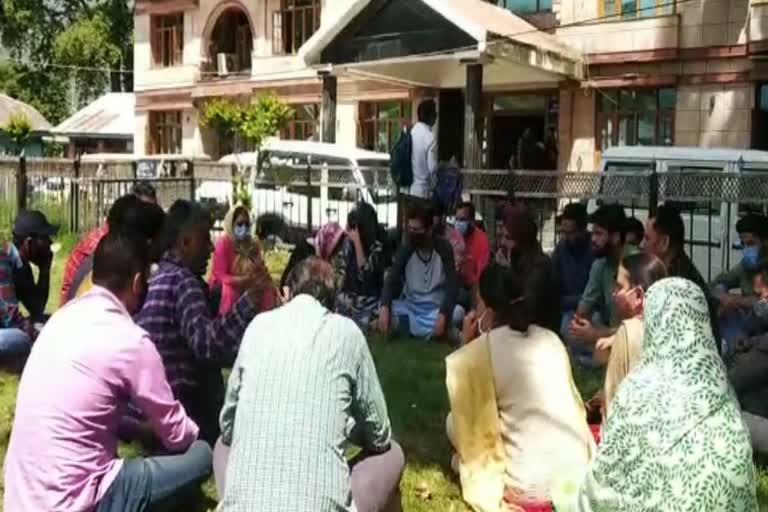 Kashmiri pandits protest in Baramulla