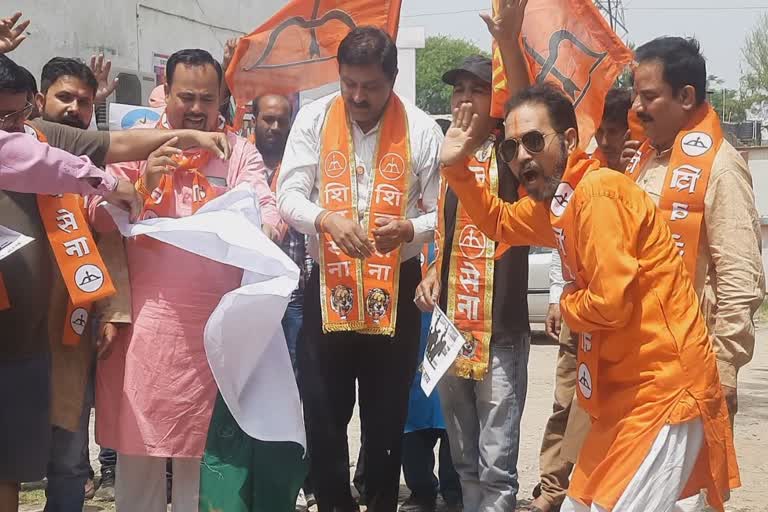 Shivsena protest over threat on Amarnath Yatra