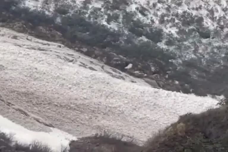 Video of glacier surfaced on Hemkund Aastha Path, snow flowed like water