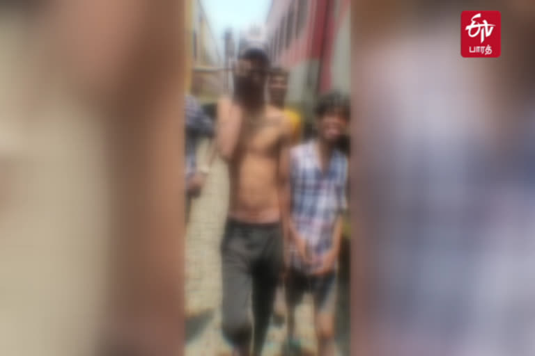 பட்டாக்கத்தியுடன் ரீல்ஸ் செய்த 4 மாணவர்களிடம் போலீஸ் விசாரணை