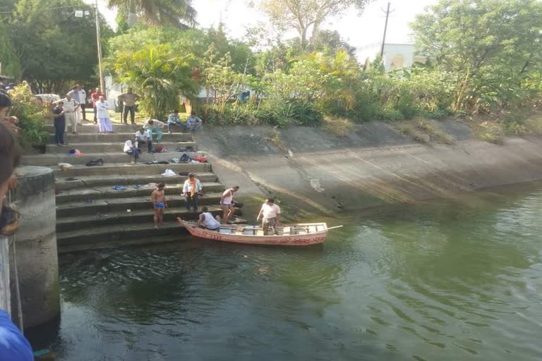 four girls died due to drowsing in canal in khandwa