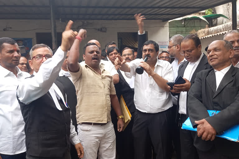 ruckus of lawyers in ranchi registration office