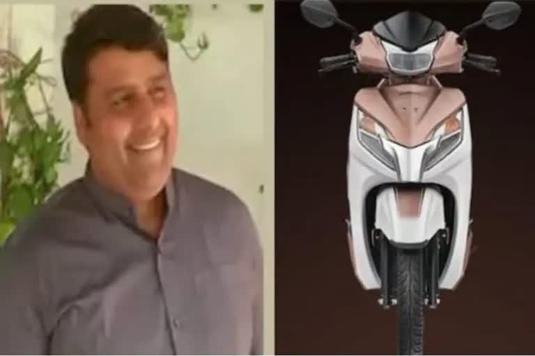 15 lakh number plate for scooter  Chandigarh Registration and Licensing Authority  CH01-CJ-0001 fancy number  ചണ്ഡീഗഡില്‍ സ്‌കൂട്ടറിന് വേണ്ടി ലക്ഷങ്ങളുടെ ഫാന്‍സി നമ്പര്‍  ലക്ഷങ്ങള്‍ നല്‍കി ഫാന്‍സി നമ്പര്‍ ലേലത്തിലൂടെ സ്വന്തമാക്കിയത്