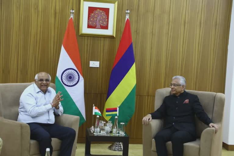 Meeting PM Mauritius and Gujarat CM: મોરેશિયસના વડાપ્રધાને ગુજરાતના મુખ્યપ્રધાન સાથે પ્રાચીન ઉપચાર પદ્ધતિમાં યોગદાન અંગે વિચાર વિમર્શ કર્યો