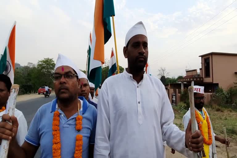 MGNREGA workers on Dandi Yatra in summer