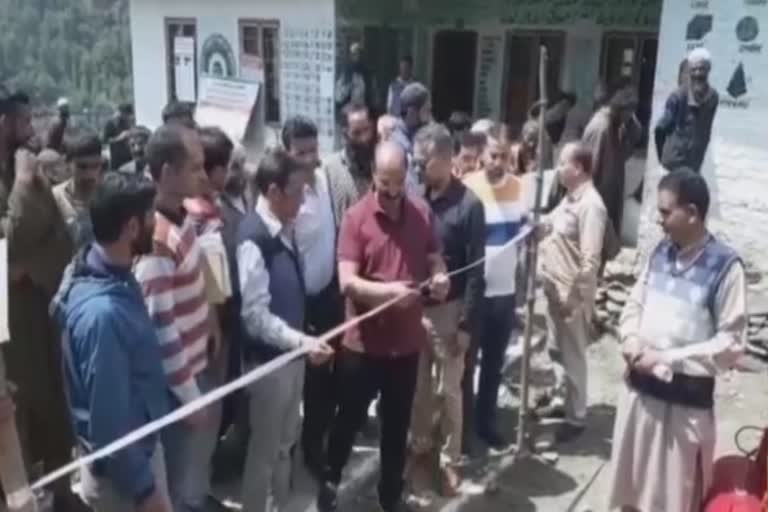 director-agriculture-visit-iqbal-chodaray-visits-tral