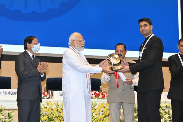 PM Modi honored Churu collector