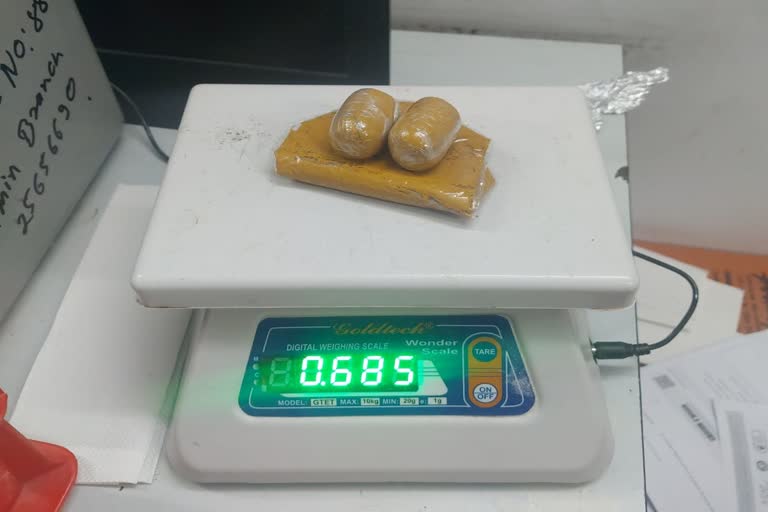 Gold paste brought from Abu Dhabi confiscated by hiding in hair wig and rectum at IGI smuggler sent to jail