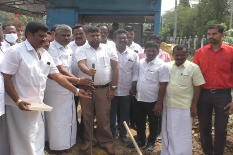 நிழற்கூடம் கட்டடப்பணியை தொடங்கி வைத்த எம்பி