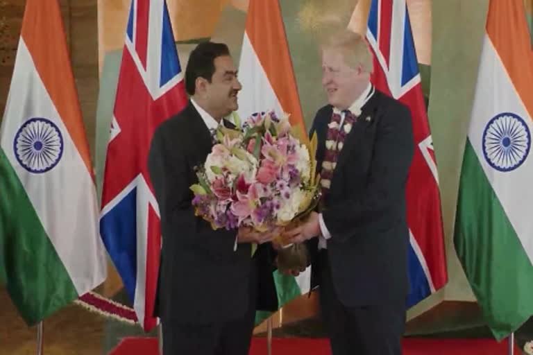 ब्रिटिश प्रधानमंत्री जॉनसन ने उद्योगपति गौतम अडाणी से मुलाकात की