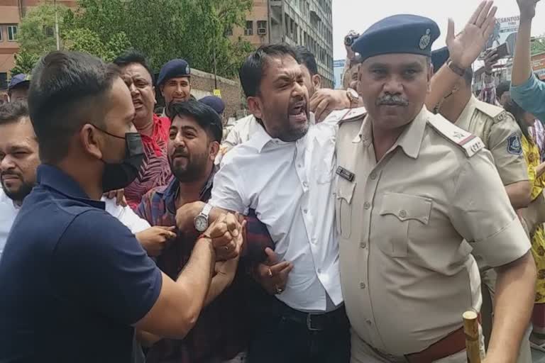 MLA Jignesh Mevani arrested: ધારાસભ્ય જીજ્ઞેશ મેવાની ધરપકડ પર આંબેડકરની પ્રતિમા પાસે કોંગ્રેસ દ્વારા વિરોધ પ્રદર્શન