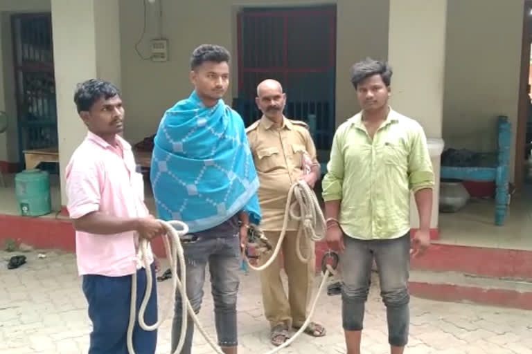 Two accused arrested with weapon in Begusarai
