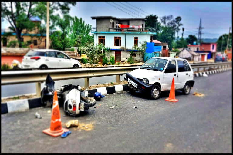 Car and scooty collide in mandi