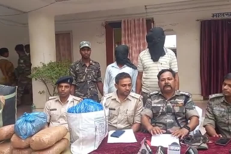 Two smugglers arrested with ganja in Gumla