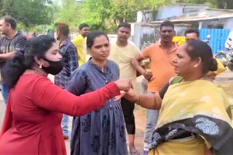 woman fight for husband