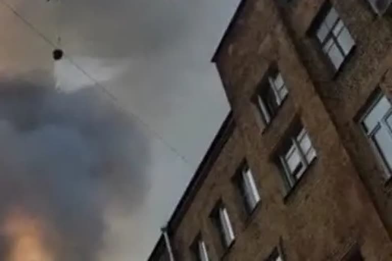 People jump from windows as fire breaks out at Russian Defense Research Center, six killed