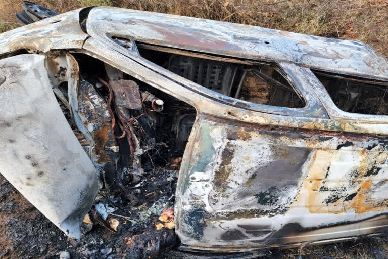 Family members burnt alive in car accident at Chhattisgarh, Family members burnt alive in car accident at Rajnandgaon, Chhattisgarh accident news, Family members died in car accident at Chhattisgarh, ಛತ್ತೀಸ್‌ಗಢದಲ್ಲಿ ಕಾರು ಅಪಘಾತದಲ್ಲಿ ಕುಟುಂಬ ಸದಸ್ಯರು ಸಜೀವ ದಹನ, ರಾಜ್‌ನಂದಗಾಂವ್‌ ಕಾರು ಅಪಘಾತದಲ್ಲಿ ಕುಟುಂಬ ಸದಸ್ಯರು ಸಜೀವ ದಹನ, ಛತ್ತೀಸ್‌ಗಢ ಅಪಘಾತ ಸುದ್ದಿ, ಛತ್ತೀಸ್‌ಗಢದಲ್ಲಿ ಕಾರು ಅಪಘಾತದಲ್ಲಿ ಕುಟುಂಬದ ಸದಸ್ಯರು ಸಾವು,