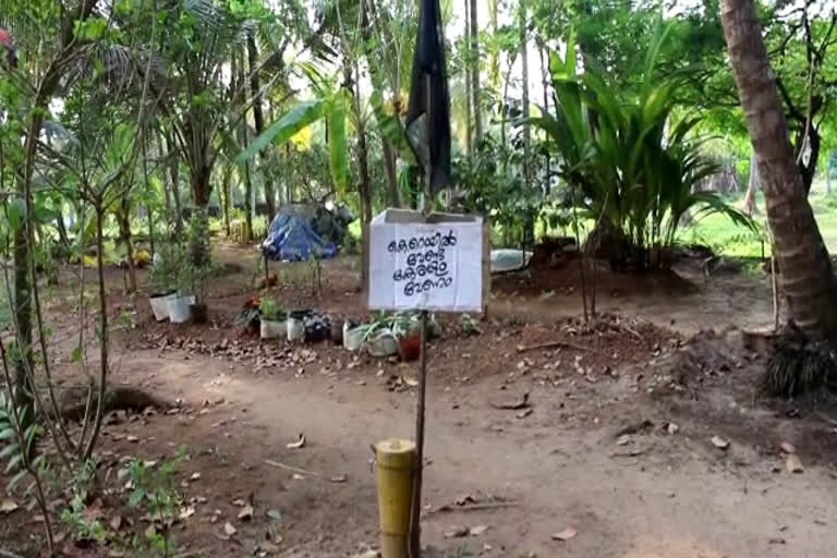 k rail payyannur  amilies between silver line indian rail and fci godown  protest against k rail  കെ റെയിൽ പ്രതിഷേധം പയ്യന്നൂർ  സിൽവർ ലൈൻ പാത ഭൂമി ഏറ്റെടുക്കൽ  സിൽവർ ലൈൻ സർവേ