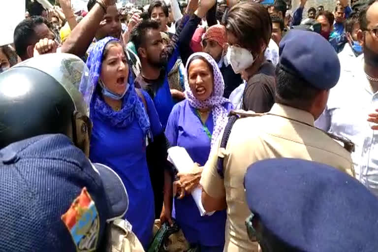 protest of outsourced employees in Dehradun