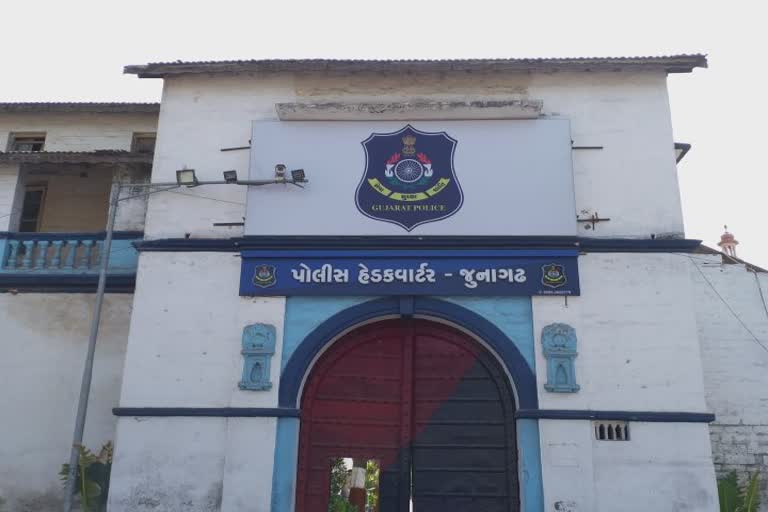 Red at Police House in Junagadh : બોલો પોલીસકર્મીની પત્ની જ ઘરમાં જુગારધામ ચલાવતી હતી, કાર્યવાહીમાં શું થયું જાણો