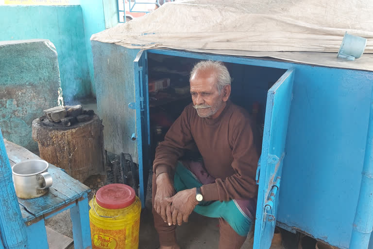 Burnpur Tea Seller Gauri Shankar Jaiswal Lives in A Box