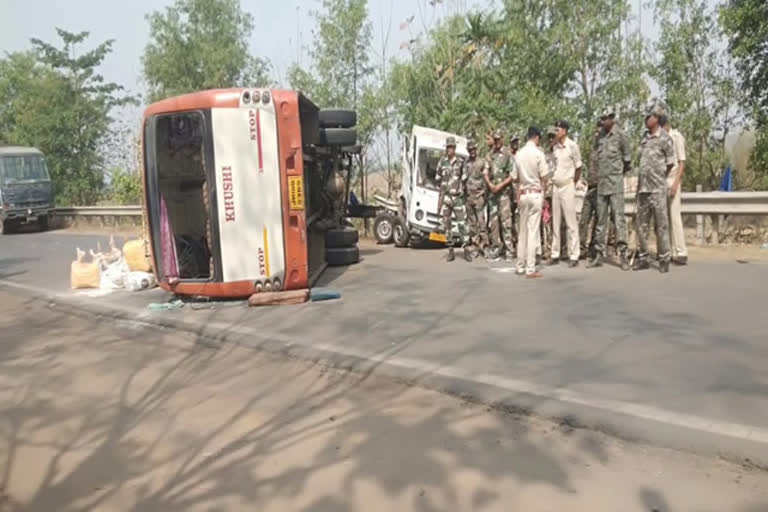 many-passengers-injured-due-to-bus-overturning-in-jamtara