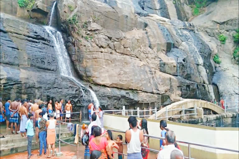 குற்றாலம், ஐந்தருவியில் 24 மணிநேரமும் குளிக்க சுற்றுலாப் பயணிகளுக்கு அனுமதி