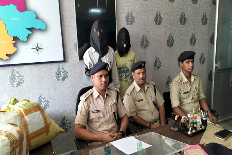 ganja smugglers arrested in Dumka